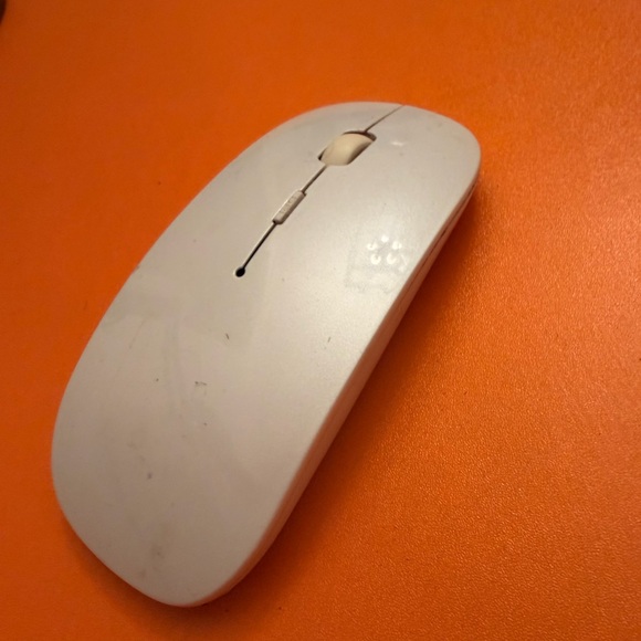 Wireless White Computer Mouse - Picture 3 of 3